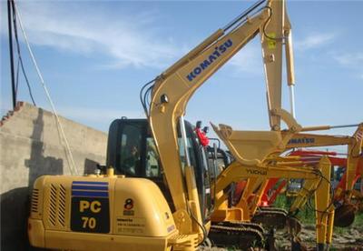 二手挖掘机选购指南 上海功勤工程机械为您提供全国包运的优质二手60、70、120、200型挖掘机